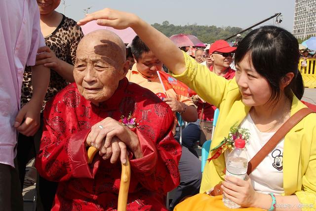 成都養(yǎng)老觀察：責(zé)任與義務(wù)，未來養(yǎng)老院能否代替子女盡孝？(圖3)